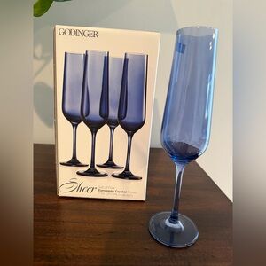 New Godinger Sheer Set of Four European Crystal Flutes in blue
